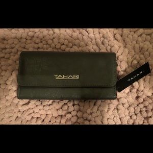 TAHARI WALLET
